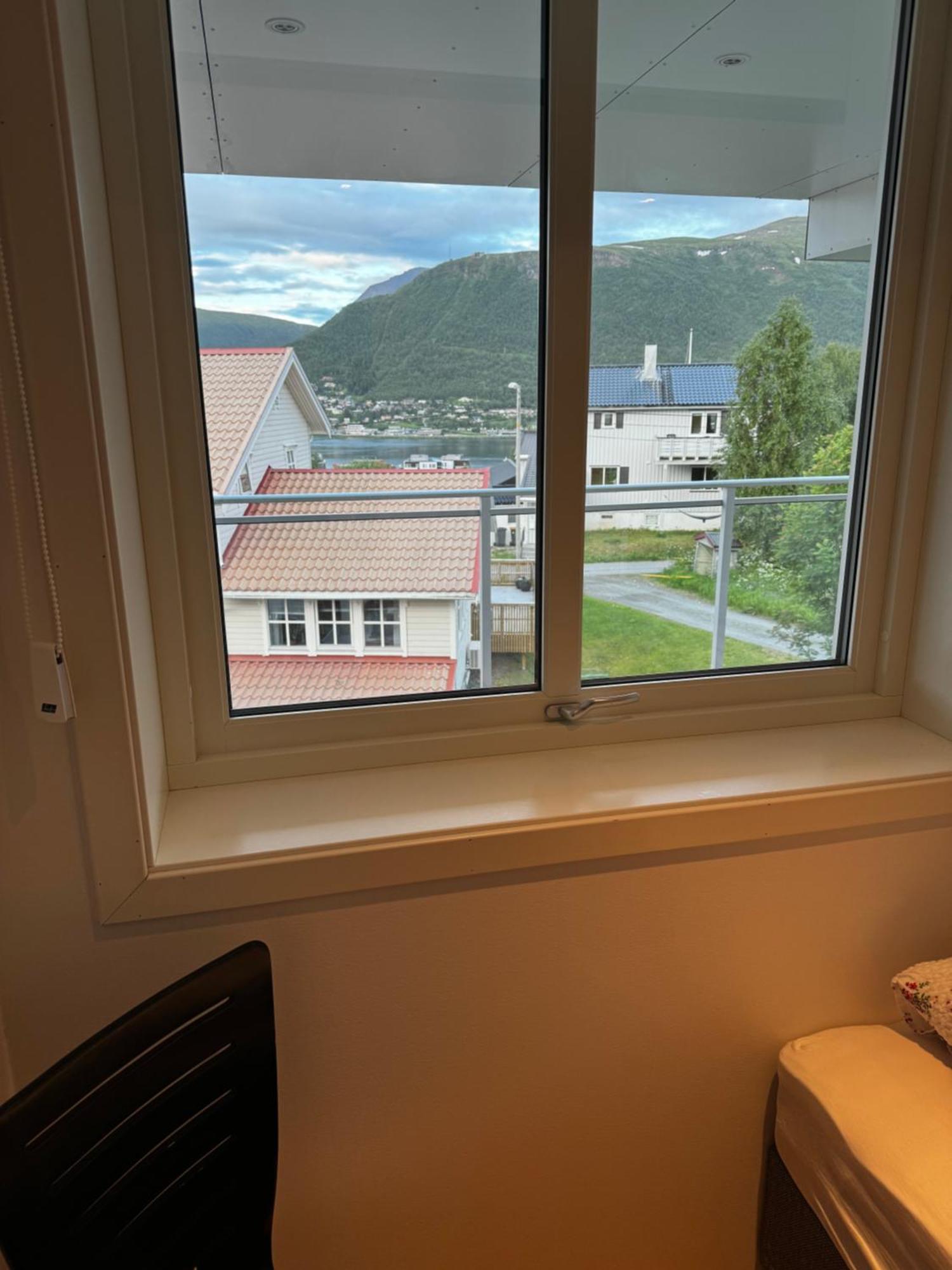 Sentral Leilighet Med Fantastisk Utsikt Tromso Ngoại thất bức ảnh