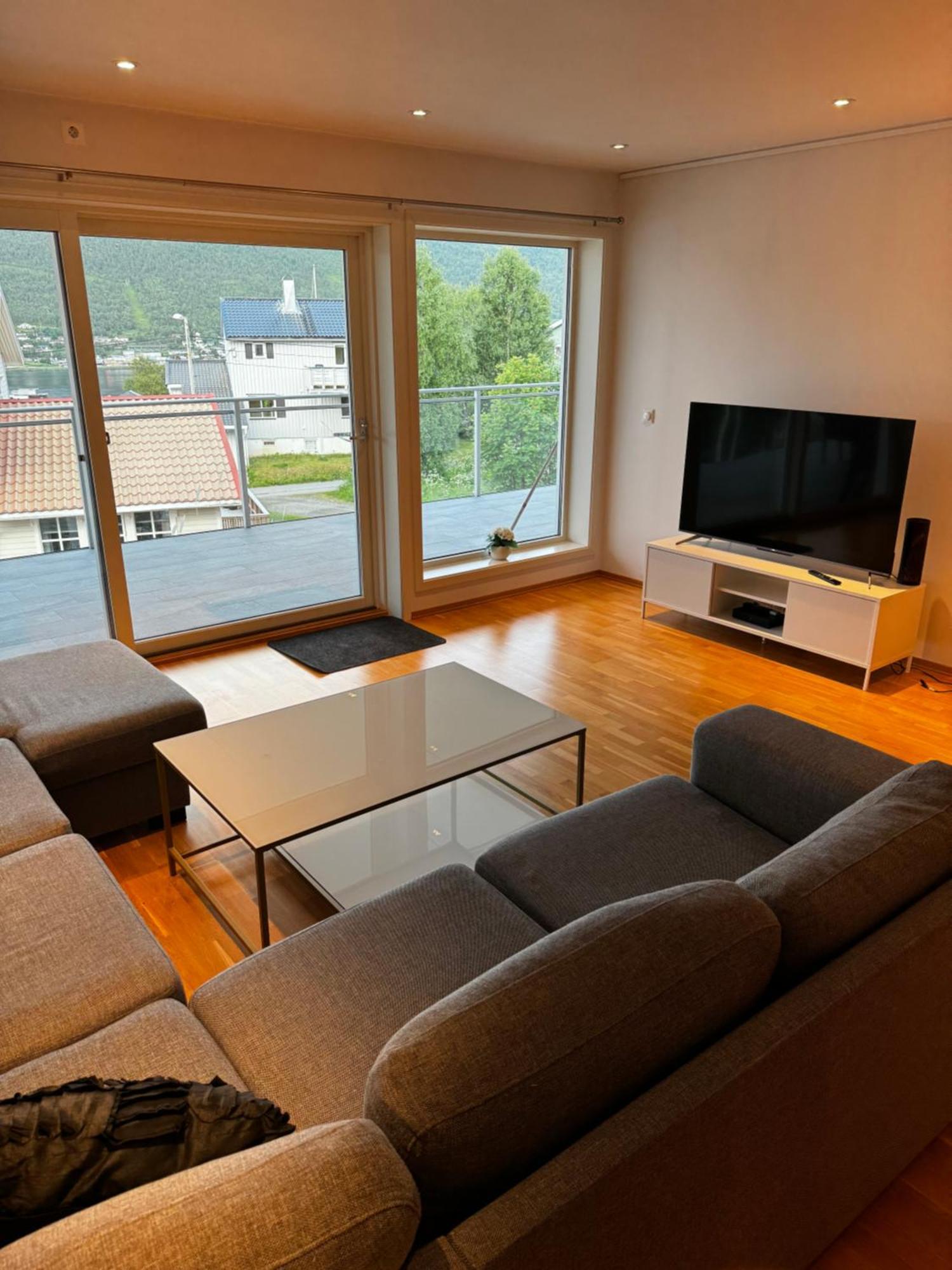 Sentral Leilighet Med Fantastisk Utsikt Tromso Ngoại thất bức ảnh