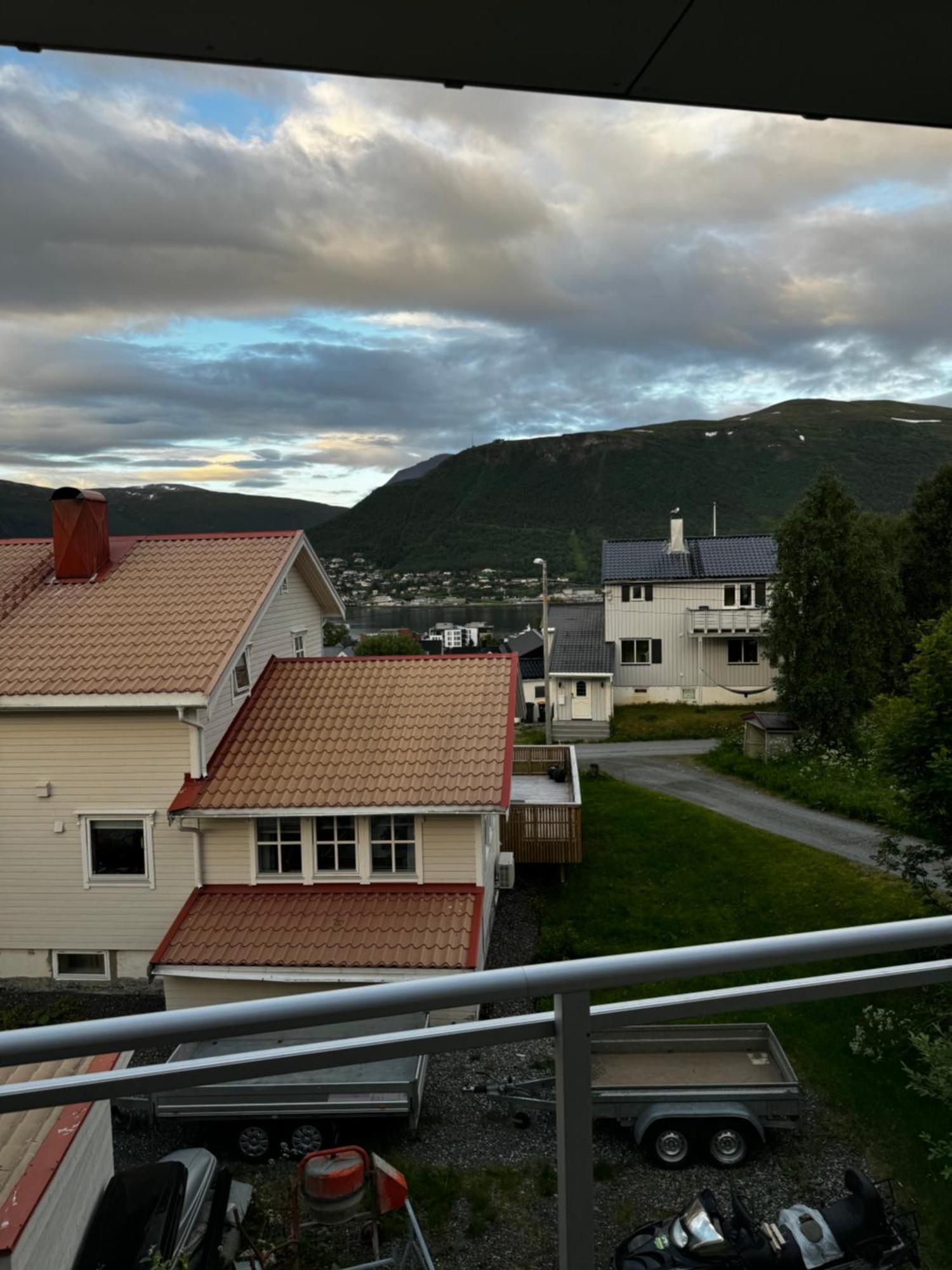 Sentral Leilighet Med Fantastisk Utsikt Tromso Ngoại thất bức ảnh